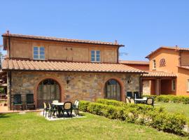 Apartments in residence with swimming pool in Monteverdi Marittimo, apartment in Monteverdi Marittimo