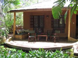 Boko Boko Guesthouse and Hotel: Kikambala şehrinde bir orman evi