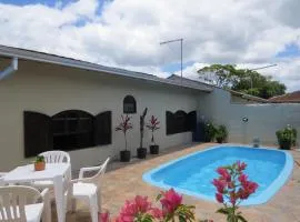 Casa com Piscina e Churrasqueira perto da Praia