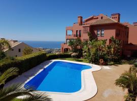 Calahonda luxury apartment with a stunning sea view, πολυτελές ξενοδοχείο σε Mijas