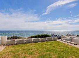 Henley Beachfront Luxury Home With Private Pool, Spa And Sauna!, hotel v destinaci Henley Beach South