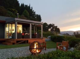 Rocky Ridge Cottage, luxury hotel in Takaka