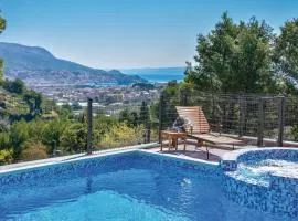 Nice Home In Split With 4 Bedrooms, Jacuzzi And Outdoor Swimming Pool