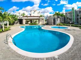 Luxurious 3-Bedroom Apartment with Pool & 24/7 security, smeštaj za odmor u gradu Santjago de los Kabaljeros