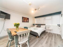 10 Boutique Studio Apartment near Tube - quiet location, ξενοδοχείο σε Little Missenden
