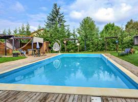 Gorgeous Home In Cormatin With Private Swimming Pool, Can Be Inside Or Outside, hotell i Cormatin