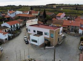 Centro Rewilding, pet-friendly hotel in Vale de Madeira