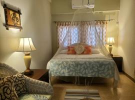 Sunbreeze Ocho Rios - A spacious, homely apartment – apartament w mieście Clifton Falls