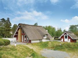 Three-Bedroom Holiday Home In Romo, hotel con estacionamiento en M&oslash;lby