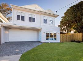 11 Ann Street, Hotel in Coolum Beach