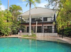 8 Springfield Avenue, Hotel in Coolum Beach