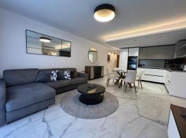 Skylark 2 Apartment with Terrace, hotel dekat Love Monument, Is-Swieqi