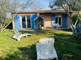 Location climatisée, piscine, animaux acceptés, jardin clôturé, parking, provence , wifi