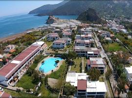 Menichetta bilo 5 posti con piscina gratuita dall'11 Luglio al 31 Agosto, holiday rental in Vulcano