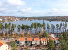 Udden, Amazing house with lake view, budjettihotelli kohteessa Mullsjö