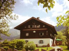 Ferienlounge Bluntausee, hotel que aceita pets em Golling an der Salzach