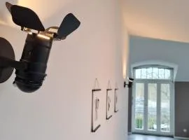 Penthouse in Villa am Wasser + Parken + WLAN + Netflix +Kamin