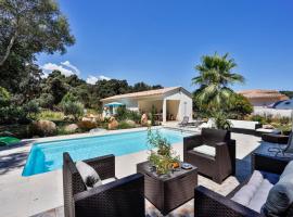 Mini Villa Pascal Paoli avec piscine - proche mer, готель з парковкою у місті Prunelli-di-Fiumorbo