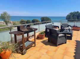 Villa Farell just in front of the sea, hotel a Sant Pol de Mar