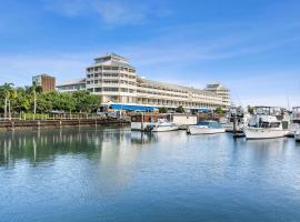 Shangri-La The Marina, Cairns, хотел в Кернс