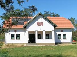 Szentlőrincpuszta Major, villa in Nyárlőrinc