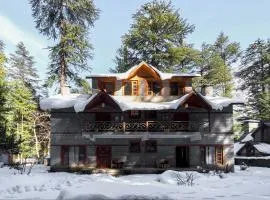 StayVista at Casa Bella Vista- 6BR & 3BR Cottage close to Mall Road with Bonfire & Hillview