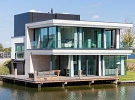 Villa with private pool on the Veerse Meer