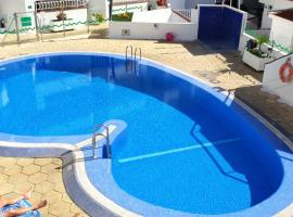Diamantes holiday home, Los Cristianos, Heated Pool & AirCon, haustierfreundliches Hotel in Arona