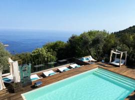 Charming bedroom in luxurious villa with seaview, hotel in Èze