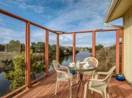 Shore Delight Waldport Home and Deck, Walk to Beach