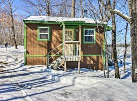 Secluded Remer Cabin with Lake Access!, hotel in Remer