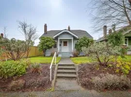 Charming Tacoma Vacation Home with Fenced Yard