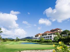 The Ritz-Carlton Okinawa, hotel para golfe em Nago