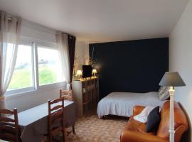 Chez Alice, à 50m à pieds de la mer à Hardelot-Plage, hotel in Neufchâtel-Hardelot