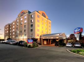 Fairfield Inn & Suites Woodbridge, hotel near Linden Airport - LDJ, 
