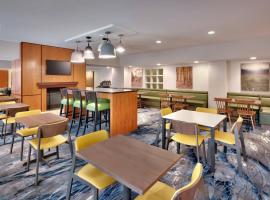 Fairfield Inn & Suites Seattle Bellevue/Redmond, хотел в Белвю