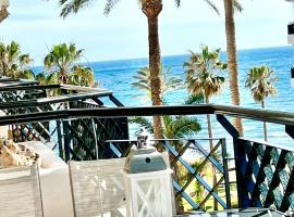 MI CAPRICHO 4B BEACHFRONT - Apartment with sea view - Costa del Sol -, golf hotel in La Cala de Mijas