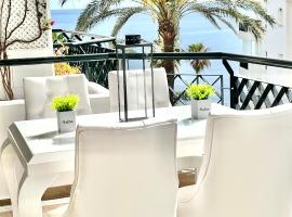 MI CAPRICHO 4C BEACHFRONT -Apartment with sea view - Costa del Sol, hotel para golfe em Sitio de Calahonda