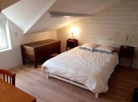 Jolie SUITE de 28m² - LA HUME Centre, homestay in Gujan-Mestras