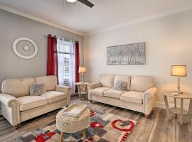 Dog-Friendly Downtown Auburn Vacation Rental!, קוטג' באובורן