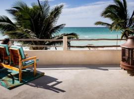 Oceanfront Casita Coral, hotell med parkering i Chelem