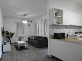 Casa Del Sol-Unit A, hotel v destinaci Bayamon