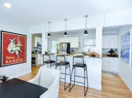 Cheerful 3-bedroom house with home office and gym, vakantiehuis in Minneapolis