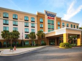 Fairfield Inn & Suites by Marriott Valdosta, hotelli kohteessa Valdosta lähellä maamerkkiä James H Rainwater Conference Center