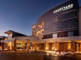 Courtyard by Marriott St. Louis West County, hotel Woodbine Center Shopping Center környékén Saint Louisban