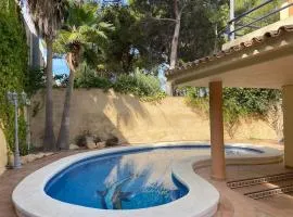 Spacious Villa with private outdoor swimming pool