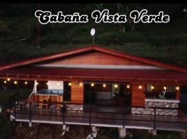 Cabaña Vista Verde, Ferienunterkunft in Quesada