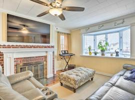 Family Vacation Rental 18 Mi to Philadelphia, hotel v destinaci Gibbstown