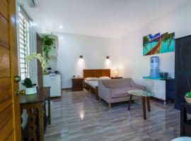 Modern studio, by the ocean, 50Mbps WiFi, guest house in Panglao