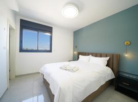 Maorissimo tower, hotel near Akko Railway station, Acre